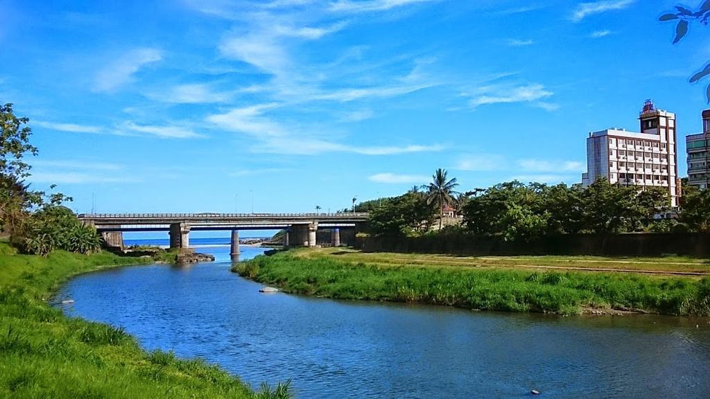 Literature River Bank 文學河岸 民宿 Hualien City Exterior photo